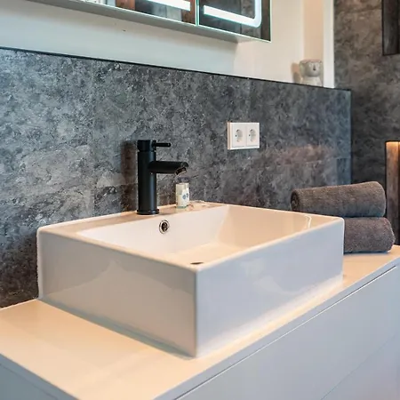 Apartmán Crest - Riverside Lofts Mit Parken I Balkon I Kueche I Regendusche Pasov