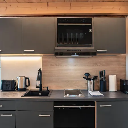 Crest - Riverside Lofts Mit Parken I Balkon I Kueche I Regendusche Apartmán *