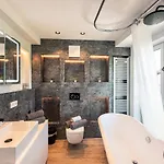 Crest - Riverside Lofts Mit Parken I Balkon I Kueche I Regendusche Appartamento *