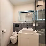 Crest - Riverside Lofts Mit Parken I Balkon I Kueche I Regendusche *