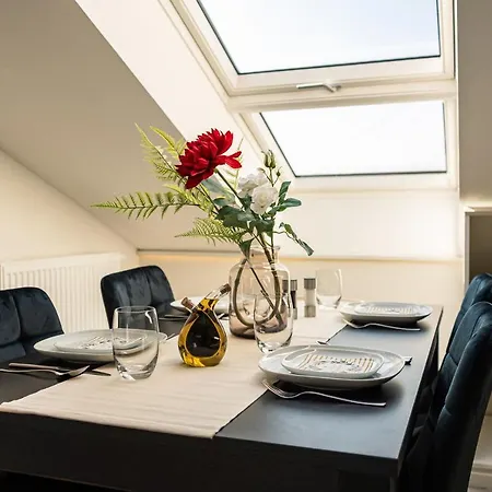 Crest - Riverside Lofts Mit Parken I Balkon I Kueche I Regendusche