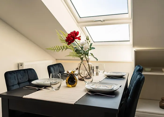 Crest - Riverside Lofts Mit Parken I Balkon I Kueche I Regendusche