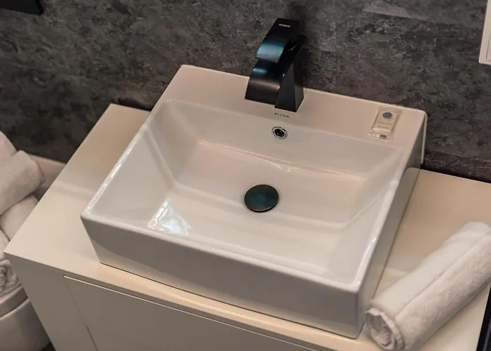 Crest - Riverside Lofts Mit Parken I Balkon I Kueche I Regendusche Passau