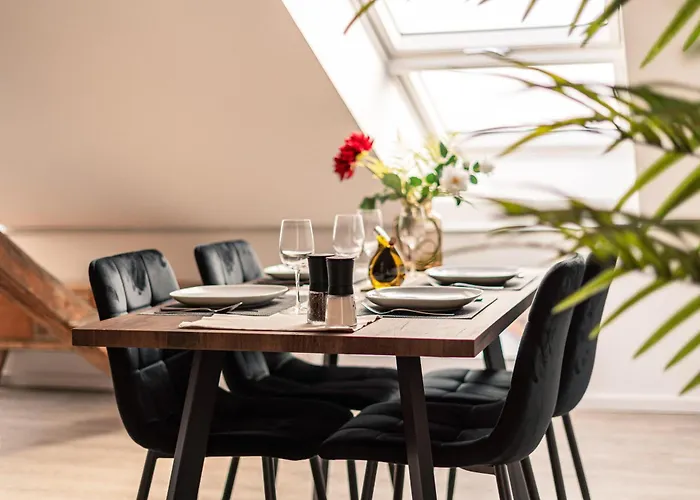 Crest - Riverside Lofts Mit Parken I Balkon I Kueche I Regendusche