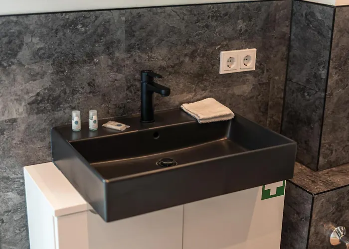 Crest - Riverside Lofts Mit Parken I Balkon I Kueche I Regendusche Appartement